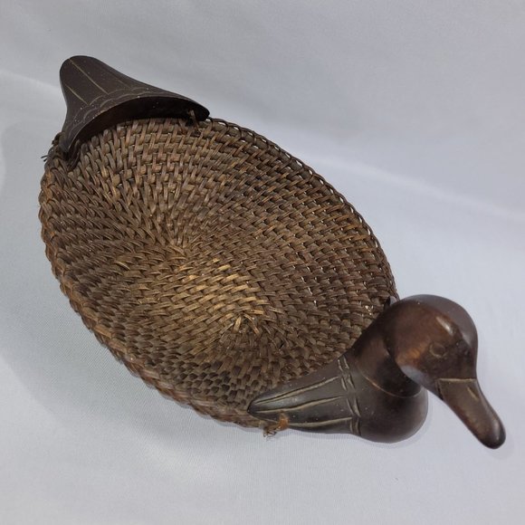Vintage Wooden Duck Wicker Basket Wood Head Tail 9" x 14" - Picture 1 of 6